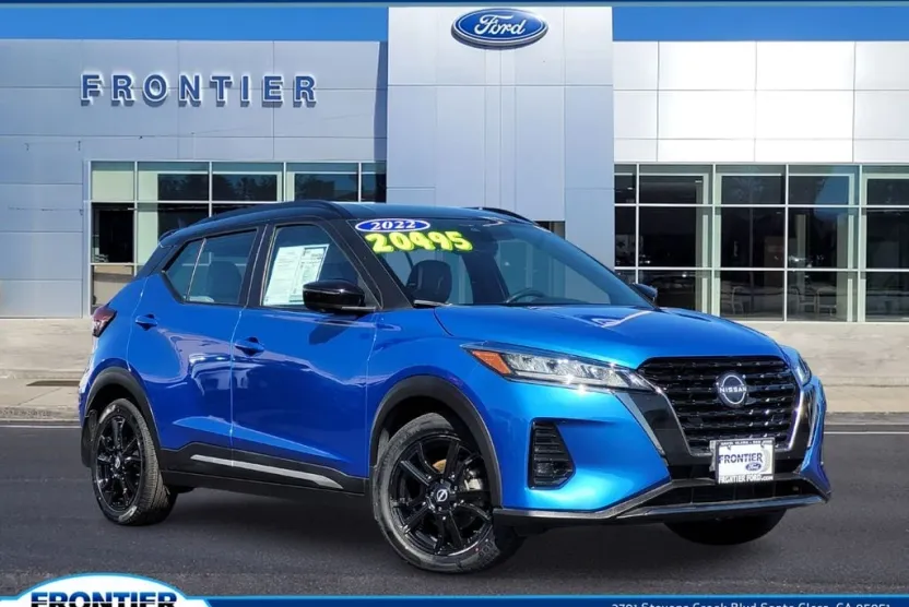 2022 Nissan Kicks SR photo 1