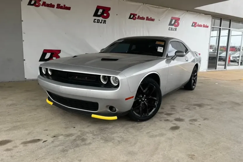 2023 Dodge Challenger SXT photo 1