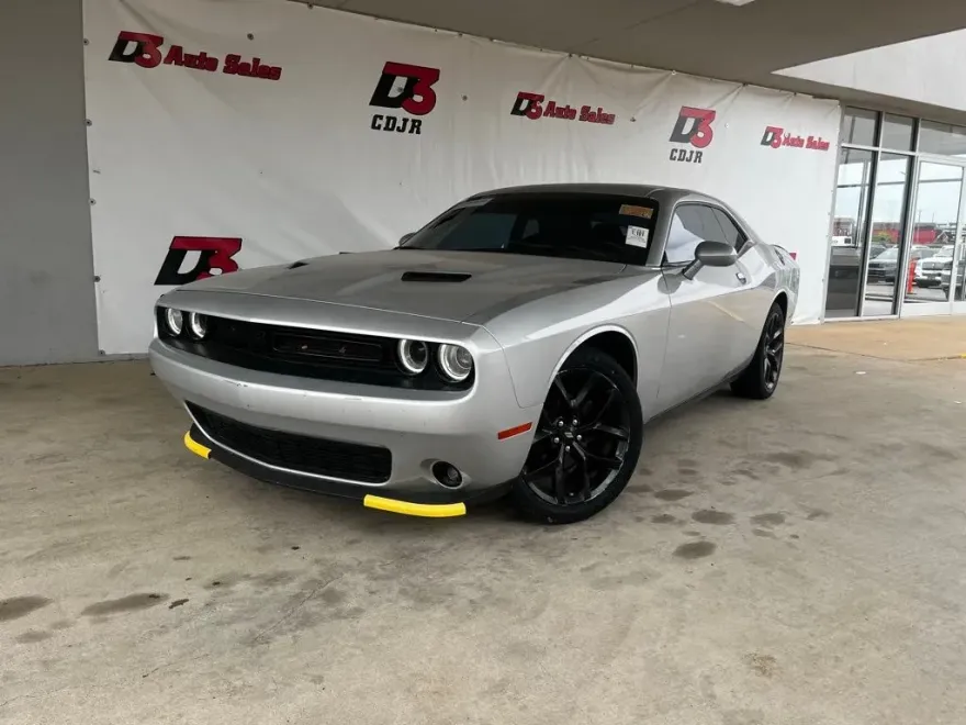 2023 Dodge Challenger SXT photo 1