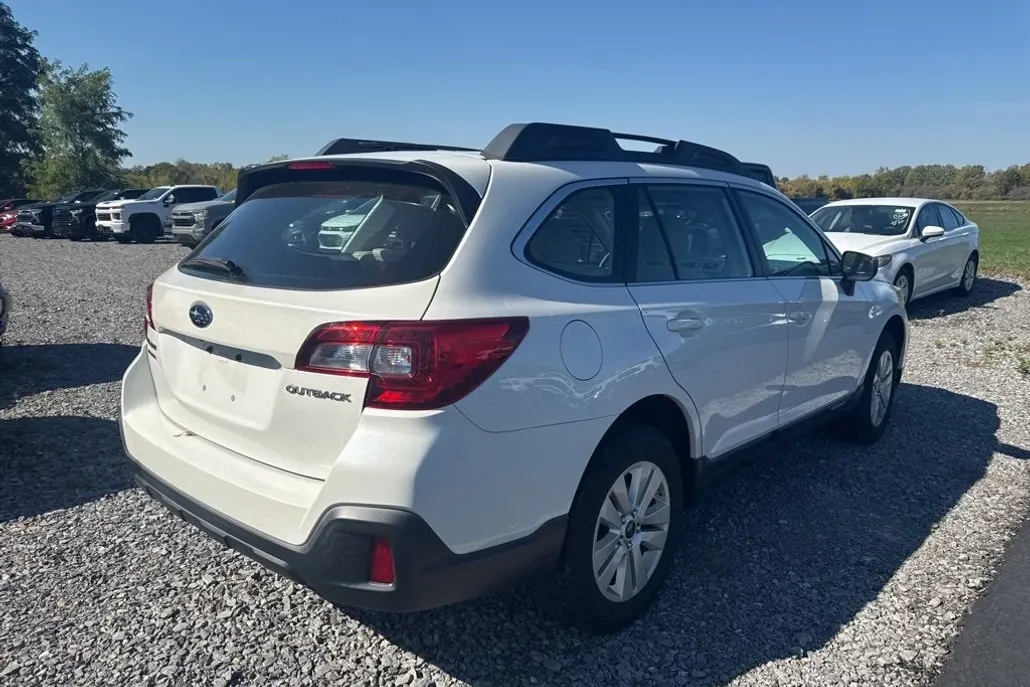 2018 Subaru Outback 2.5i photo 1