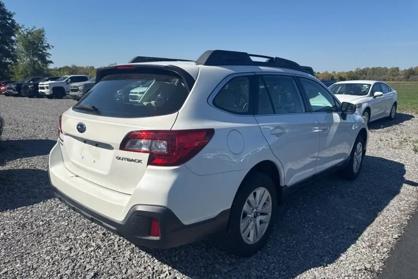 2018 Subaru Outback 2.5i photo 1