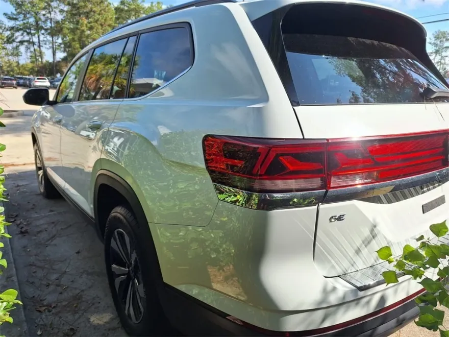 2024 Volkswagen Atlas SE photo 1