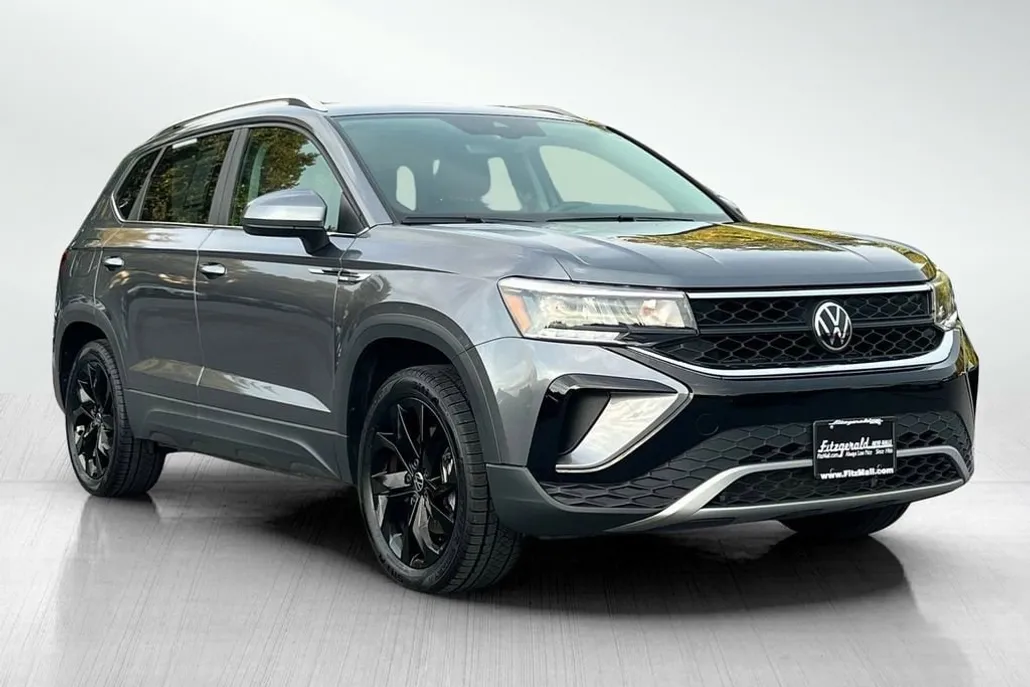 2023 Volkswagen Taos SE photo 1