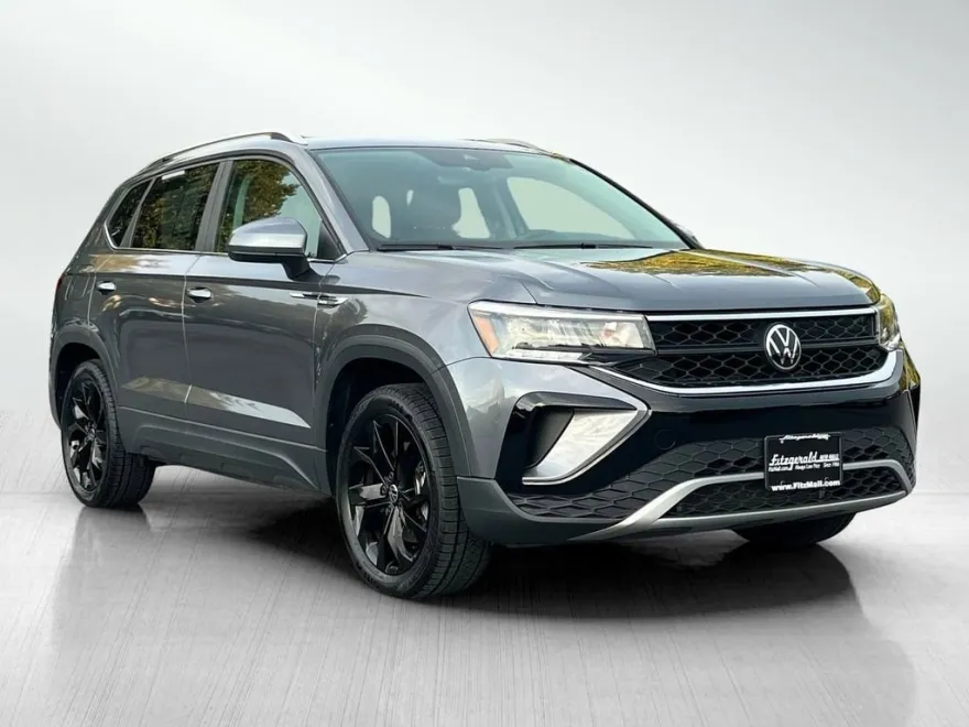 2023 Volkswagen Taos SE photo 1
