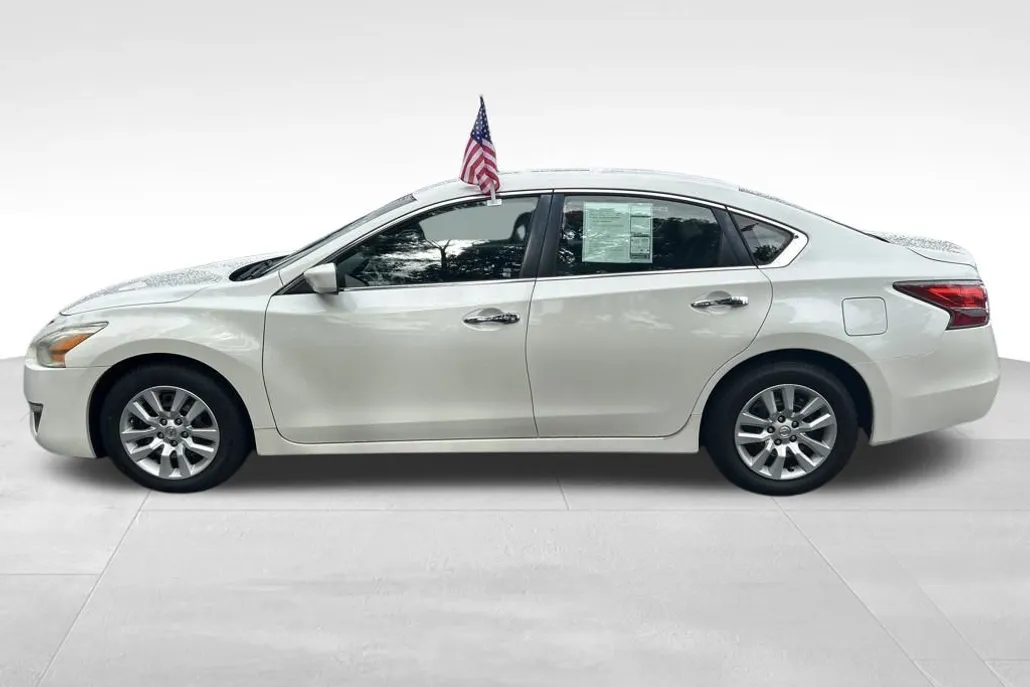 2014 Nissan Altima 2.5 S photo 1
