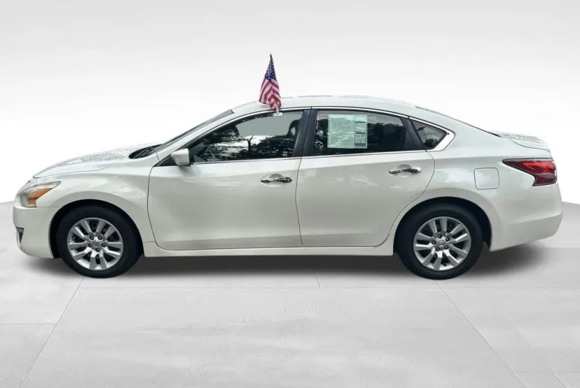 2014 Nissan Altima 2.5 S photo 1