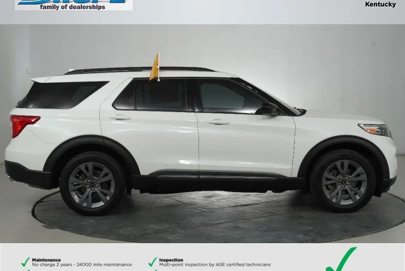 2023 Ford Explorer XLT photo 1