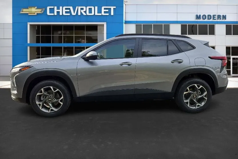 2025 Chevrolet Trax LT photo 1