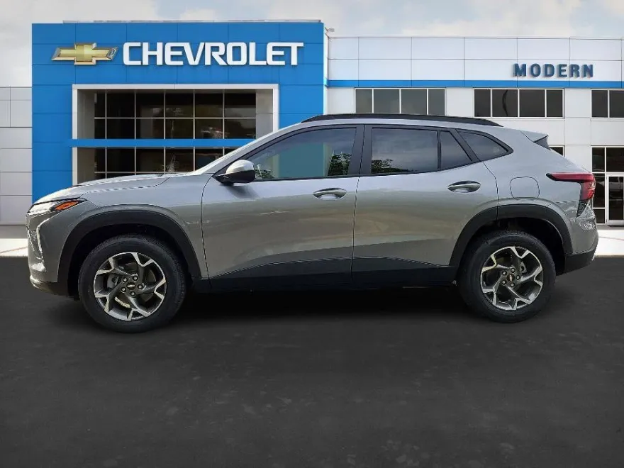 2025 Chevrolet Trax LT photo 1