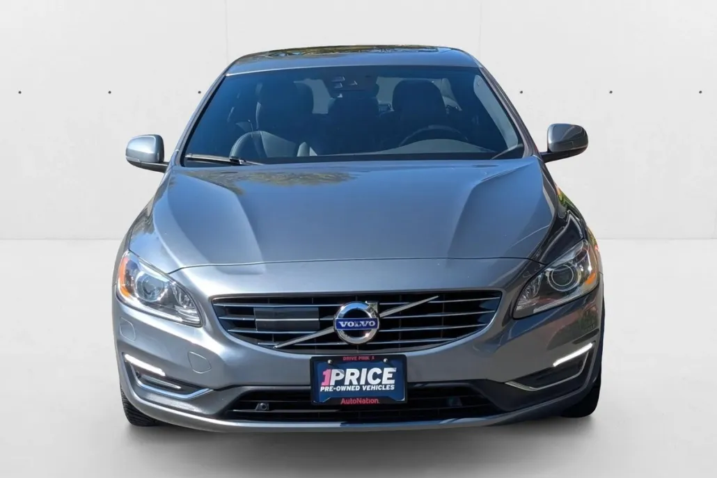 2016 Volvo S60 T6 Drive-E Platinum photo 1