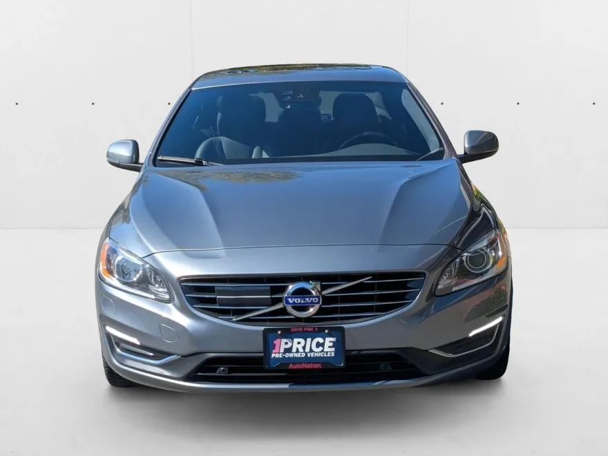 2016 Volvo S60 T6 Drive-E Platinum photo 1