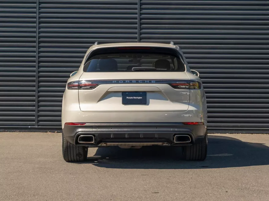 2023 Porsche Cayenne Base photo 1