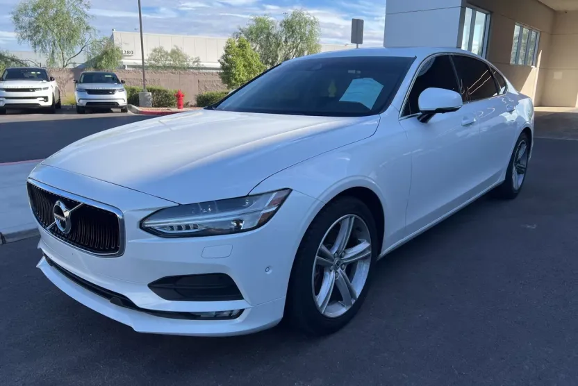 2018 Volvo S90 T5 Momentum photo 1