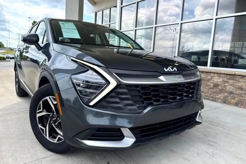 2024 Kia Sportage LX photo 1