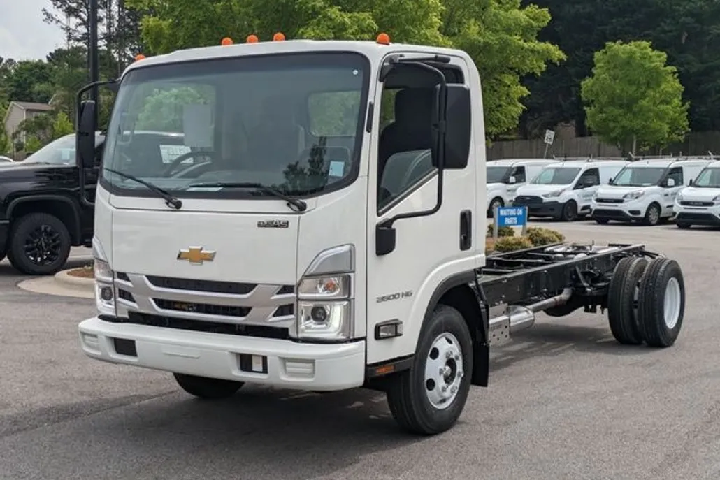 2025 Chevrolet Silverado 3500HD photo 1