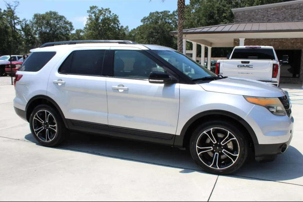 2015 Ford Explorer Sport photo 1