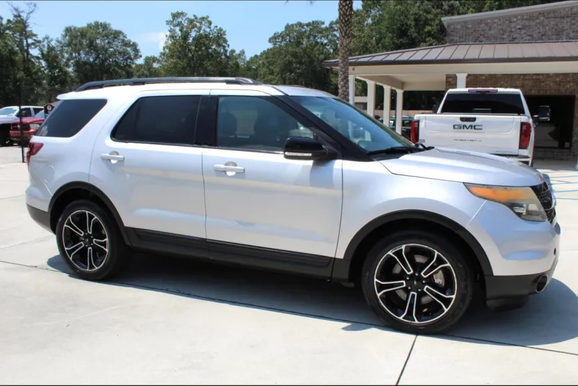 2015 Ford Explorer Sport photo 1