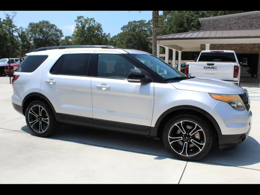 2015 Ford Explorer Sport photo 1