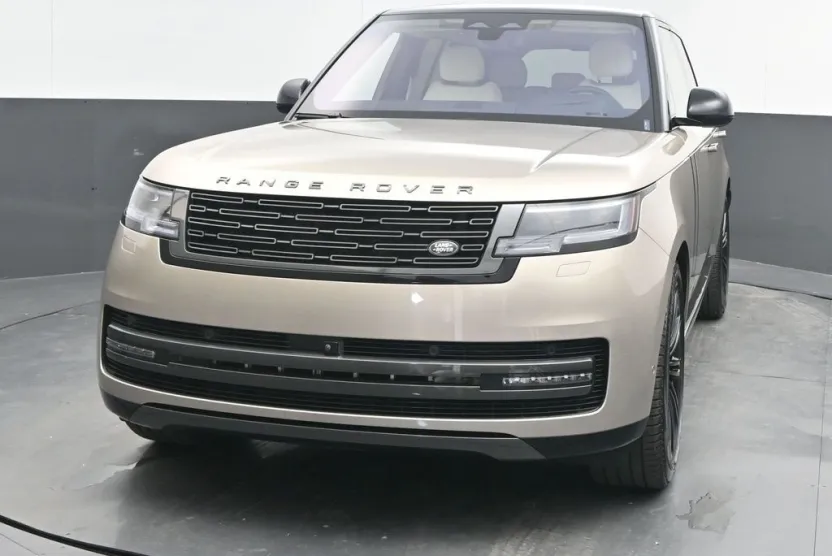 2023 Land Rover Range Rover SE photo 1