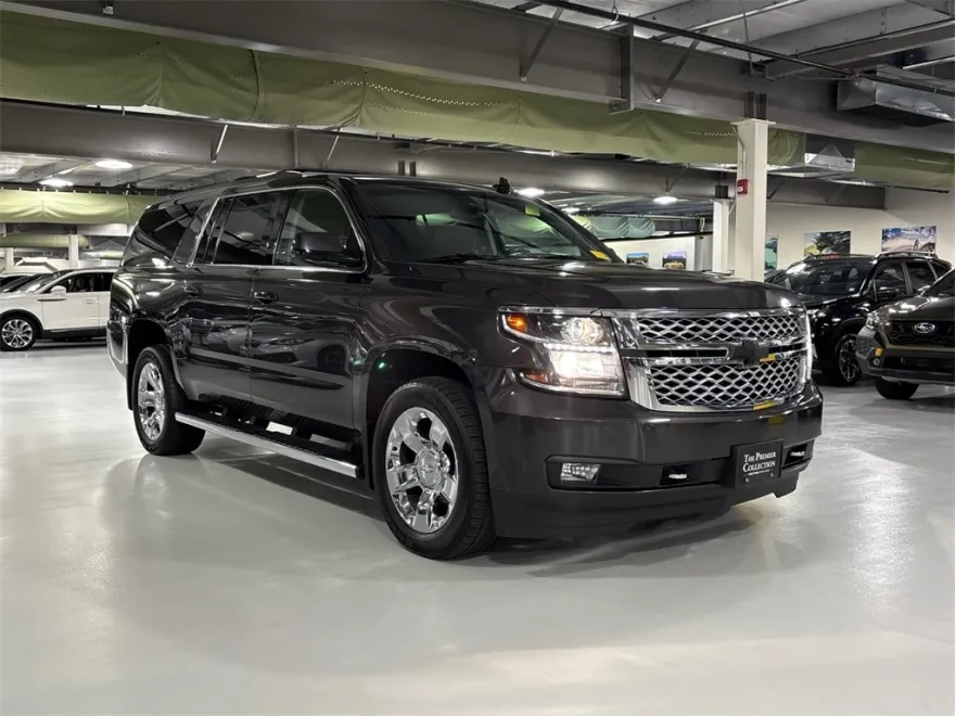 2017 Chevrolet Suburban LT photo 1