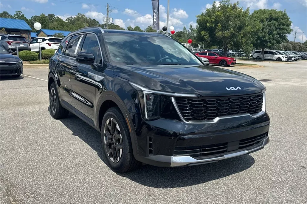 2025 Kia Sorento S photo 1
