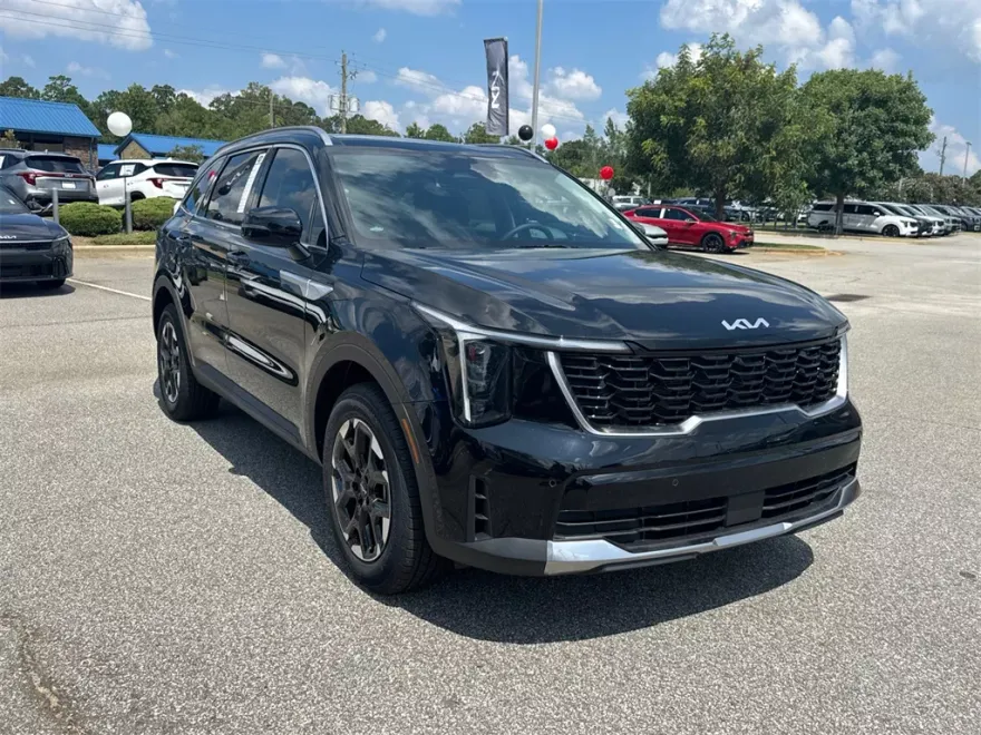 2025 Kia Sorento S photo 1