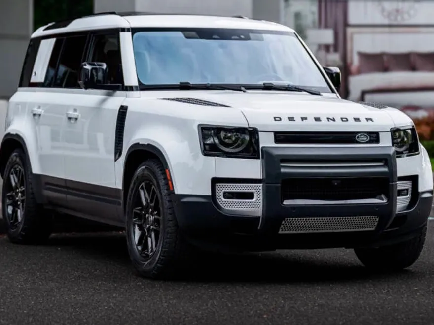 2020 Land Rover Defender 110 HSE photo 1