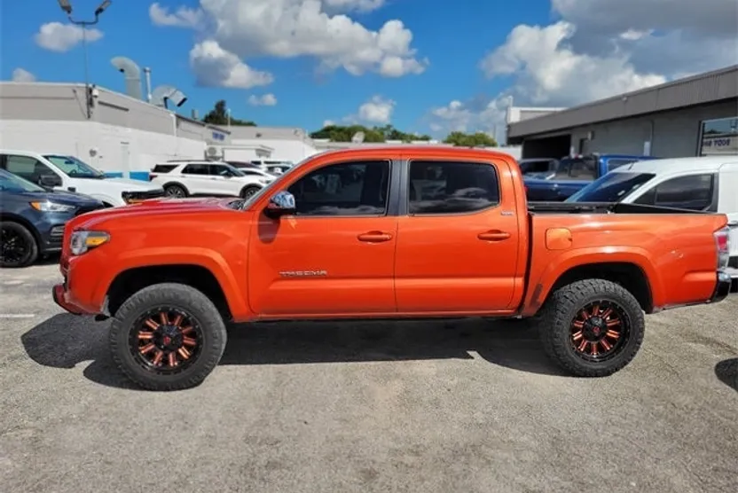 2018 Toyota Tacoma SR5 V6 photo 1