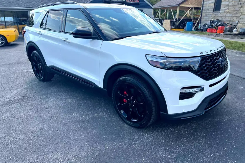 2022 Ford Explorer ST photo 1