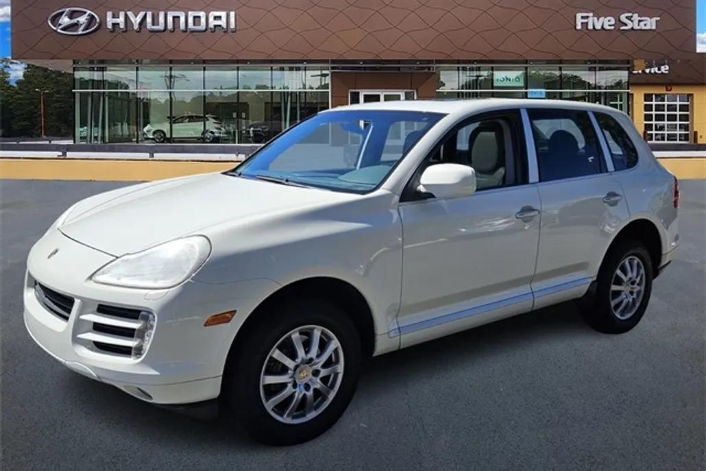 2010 Porsche Cayenne Base photo 1