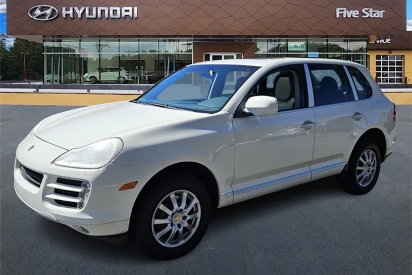 2010 Porsche Cayenne Base photo 1