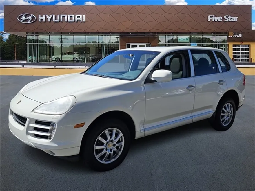 2010 Porsche Cayenne Base photo 1
