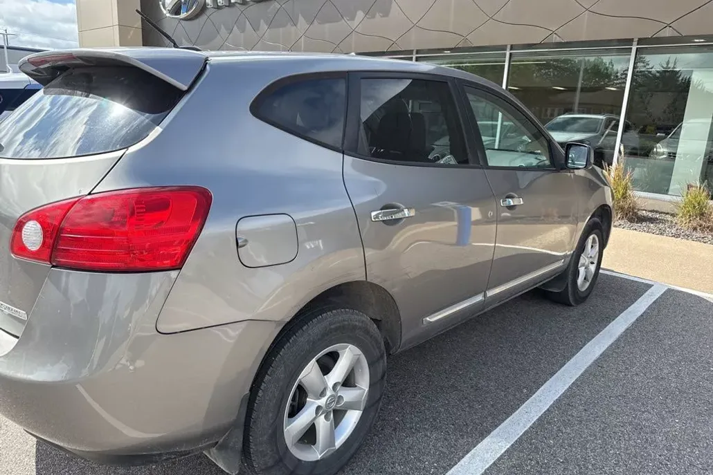 2013 Nissan Rogue S photo 1