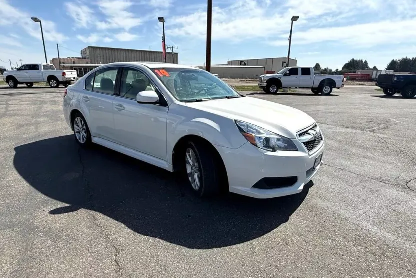 2014 Subaru Legacy 2.5i Premium photo 1