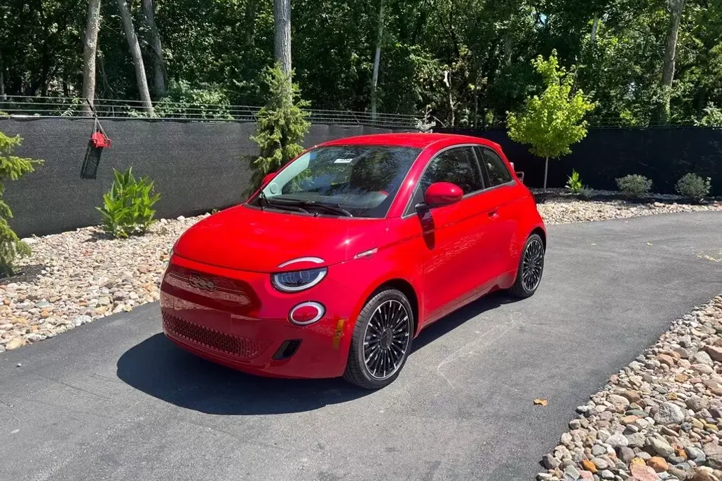 2024 Fiat 500e Red photo 1