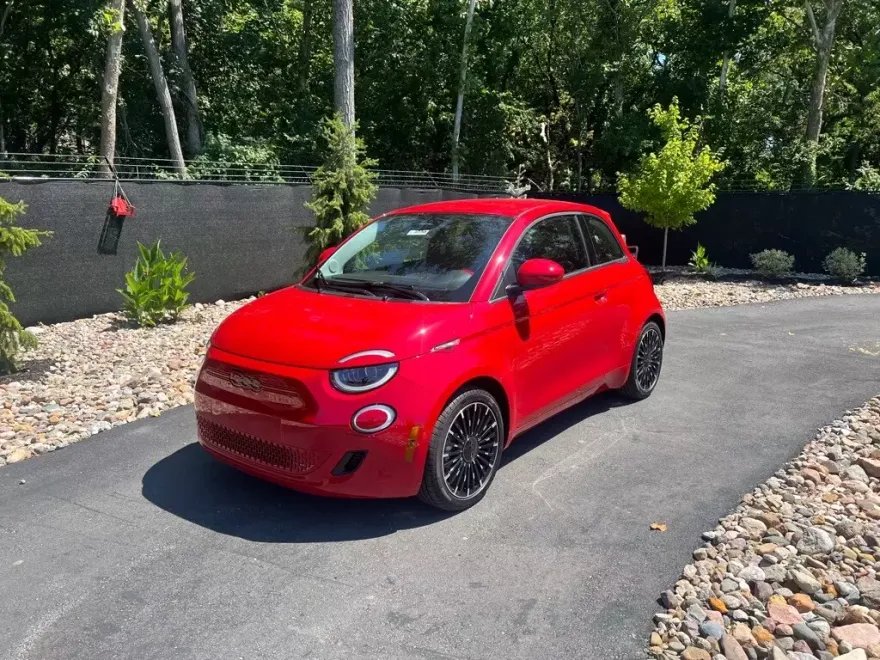 2024 Fiat 500e Red photo 1
