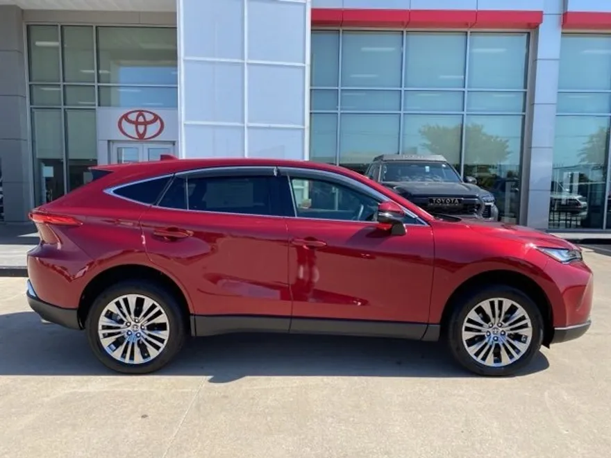 2022 Toyota Venza Limited photo 1
