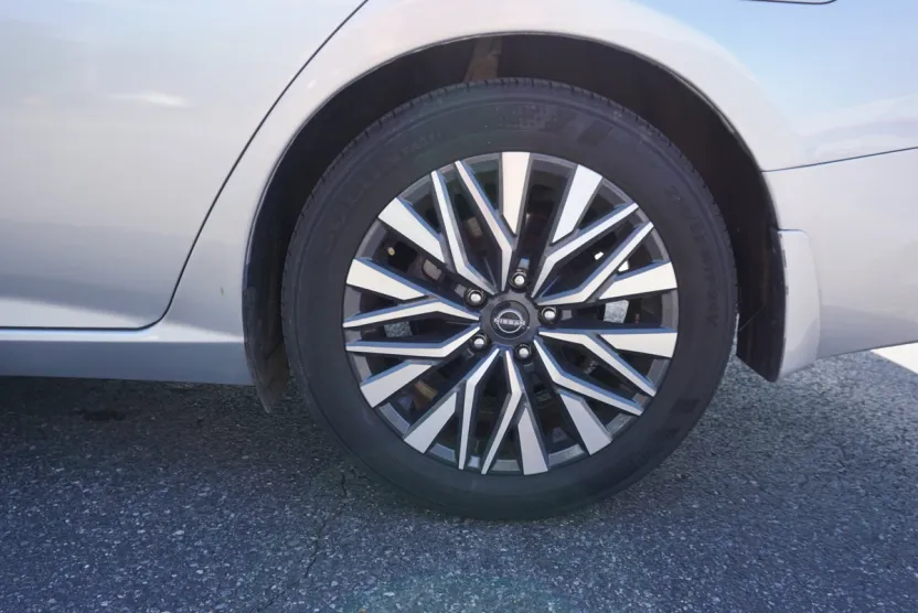 2024 Nissan Altima 2.5 SV photo 1