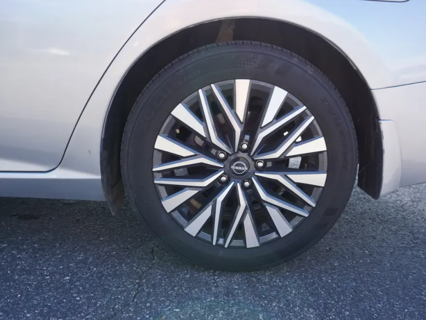 2024 Nissan Altima 2.5 SV photo 1