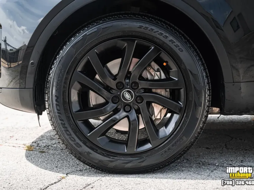 2019 Land Rover Discovery SE photo 1