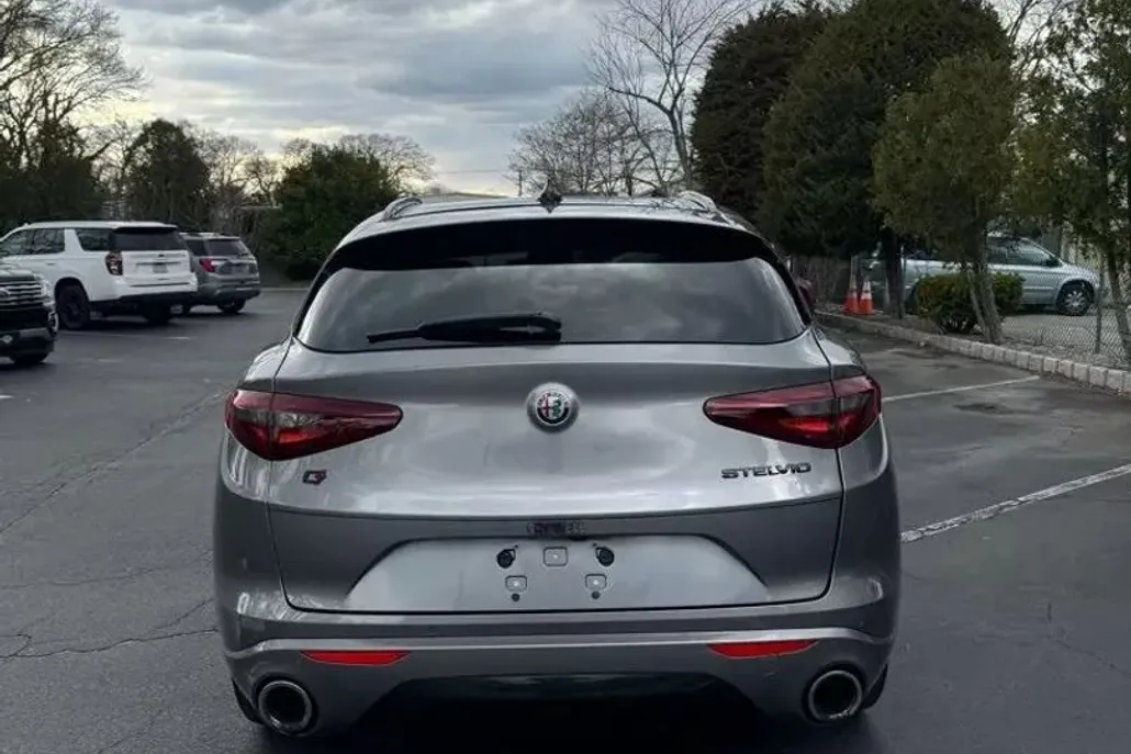 2021 Alfa Romeo Stelvio Ti Sport photo 1