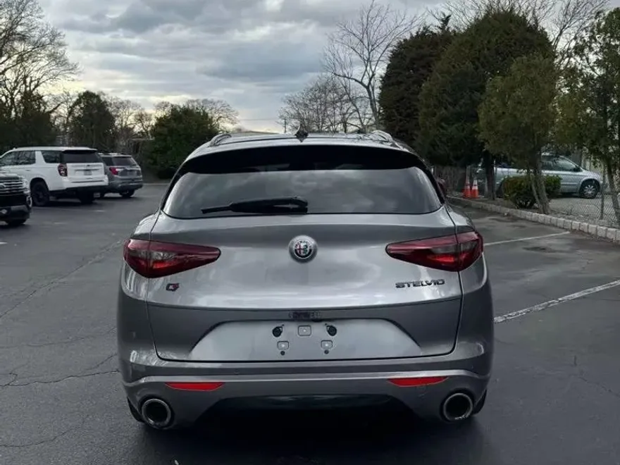 2021 Alfa Romeo Stelvio Ti Sport photo 1