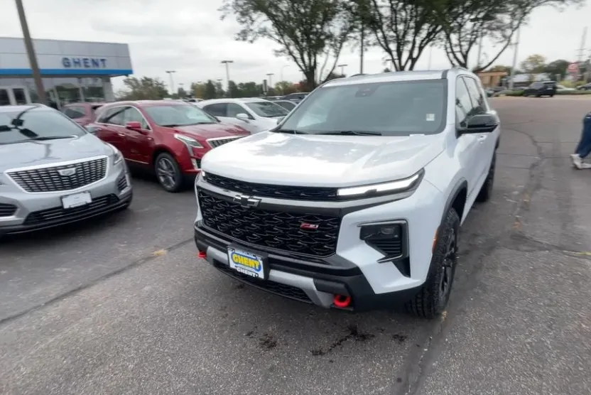 2026 Chevrolet Traverse Z71 photo 1