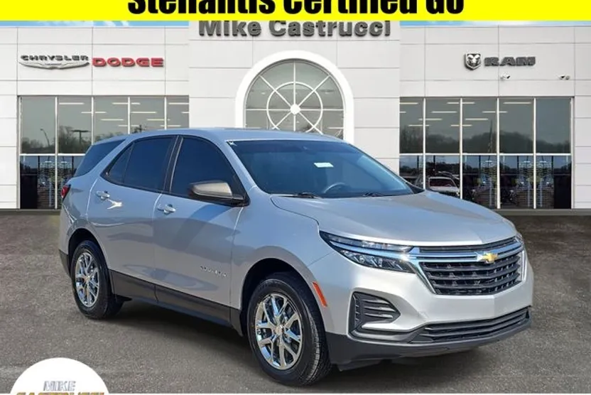 2022 Chevrolet Equinox LS photo 1