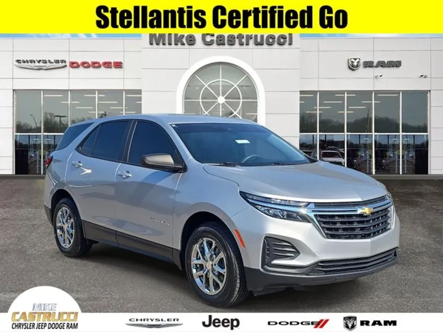 2022 Chevrolet Equinox LS photo 1
