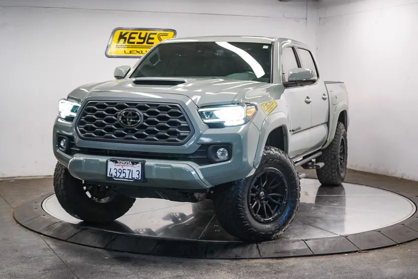 2022 Toyota Tacoma TRD Sport photo 1