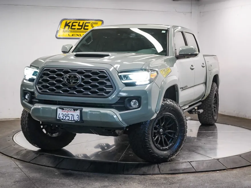 2022 Toyota Tacoma TRD Sport photo 1