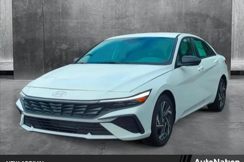2025 Hyundai Elantra SEL Sport photo 1
