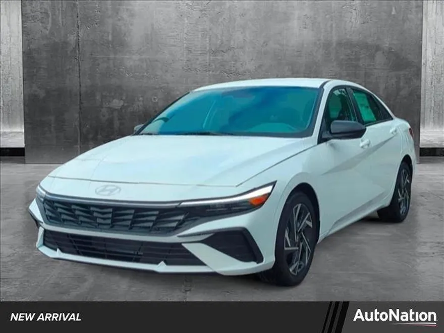 2025 Hyundai Elantra SEL Sport photo 1