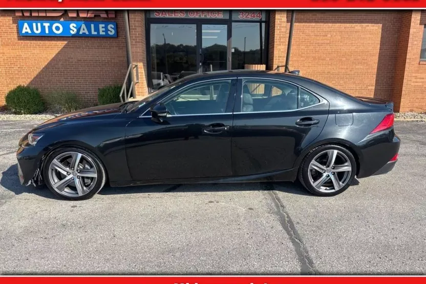 2018 Lexus IS 300 AWD photo 1